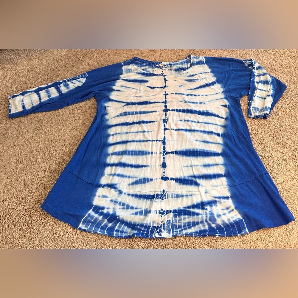 Calvin Klein Blue and White Tie-Dye Shirt. Size 1X